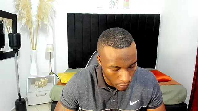 Snapshot of chrstian_lewis1 chatting on 11.10.25 chrstian lewis1 online show from 11.10.25