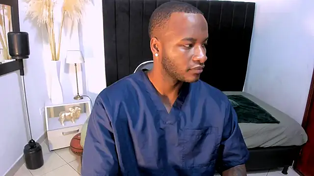 Snapshot of chrstian_lewis1 chatting on 11.28.25 chrstian lewis1 online show from 11.28.25