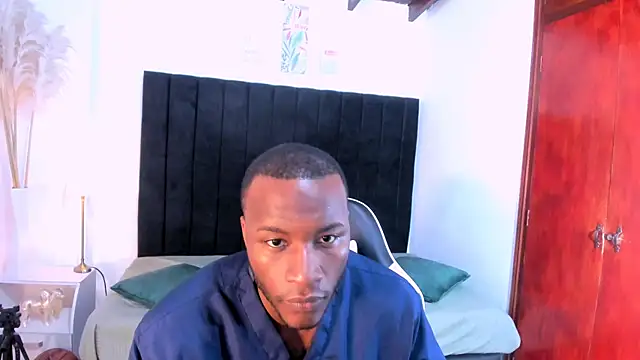 Snapshot of chrstian_lewis1 chatting on 11.30.25 chrstian lewis1 online show from 11.30.25