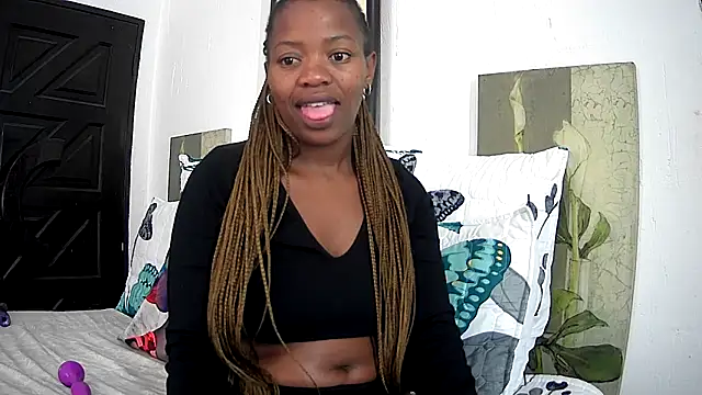 Snapshot of CandyNaynay chatting on 09.30.25 CandyNaynay online show from 09.30.25