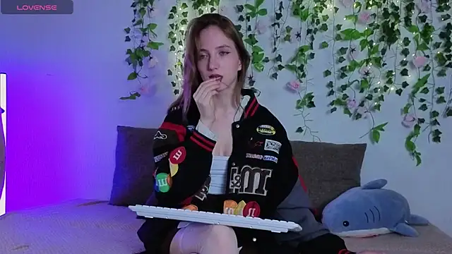 EmmaNovak online show from 04.26.26