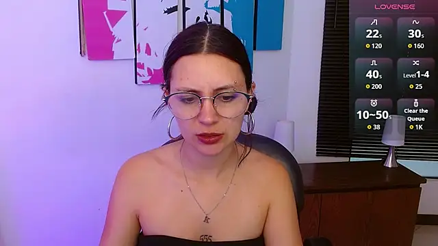 AlanaGarcia19 online show from 10.16.25