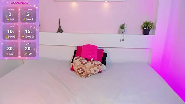 Snapshot of Hannacooper3 chatting on 10.25.25 Hannacooper3 online show from 10.25.25