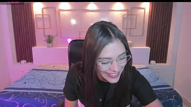 Snapshot of Hannacooper3 chatting on 11.20.25 Hannacooper3 online show from 11.20.25