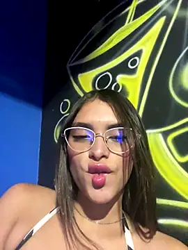 Snapshot of Hannacooper3 chatting on 12.03.25 Hannacooper3 online show from 12.03.25