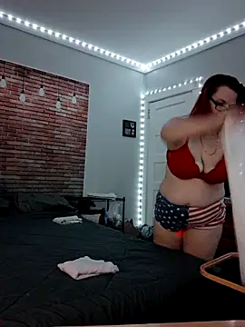 Snapshot of queenpeaches121 chatting on 10.13.25 queenpeaches121 online show from 10.13.25