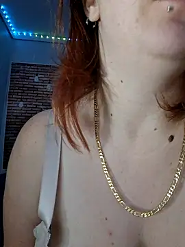 Snapshot of queenpeaches121 chatting on 11.03.25 queenpeaches121 online show from 11.03.25