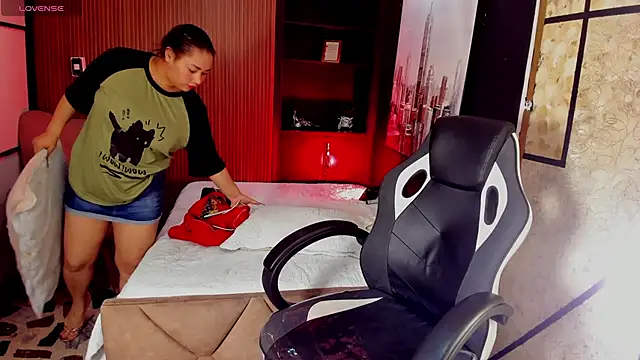 ThaliaBrooks  online show from 11.21.25