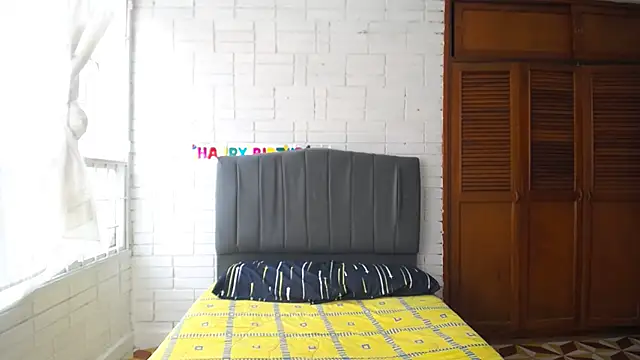 Naia Stant online show from 10.24.25