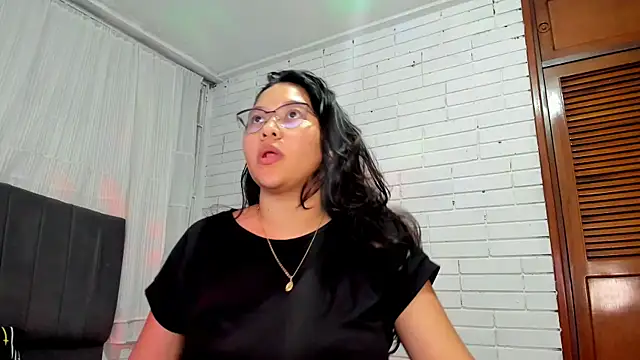 Naia Stant online show from 11.11.25