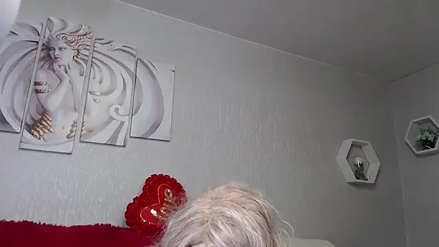 Snapshot of DorisBest chatting on 10.25.25 DorisBest online show from 10.25.25