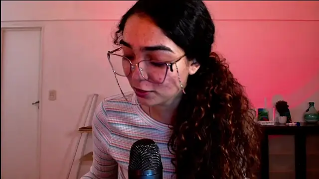 Ariagal online show from 10.14.25