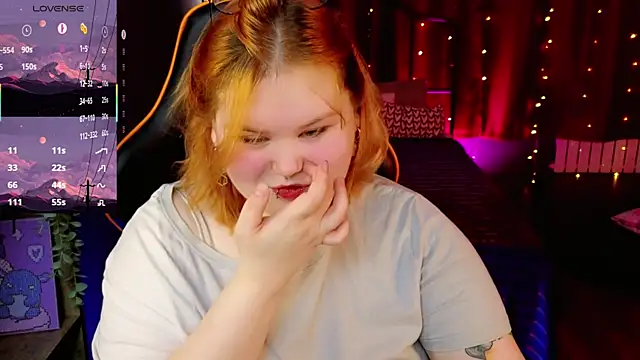 Snapshot of fillisfox_ chatting on 06.19.26 fillisfox online show from 06.19.26