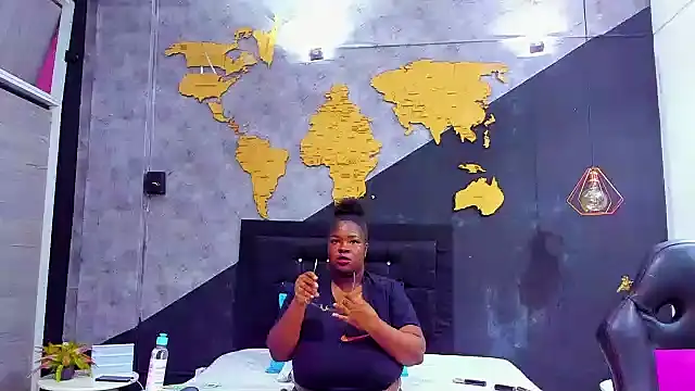 Snapshot of Maiam__Rossi chatting on 10.15.25 Maiam Rossi online show from 10.15.25