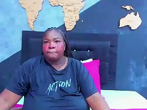 Snapshot of Maiam__Rossi chatting on 10.28.25 Maiam Rossi online show from 10.28.25