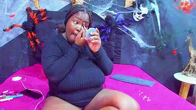 Snapshot of Maiam__Rossi chatting on 11.13.25 Maiam Rossi online show from 11.13.25