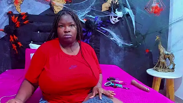 Snapshot of Maiam__Rossi chatting on 11.18.25 Maiam Rossi online show from 11.18.25