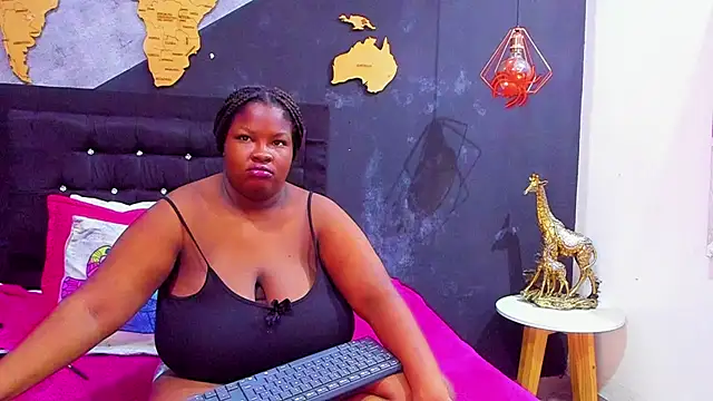 Snapshot of Maiam__Rossi chatting on 11.21.25 Maiam Rossi online show from 11.21.25