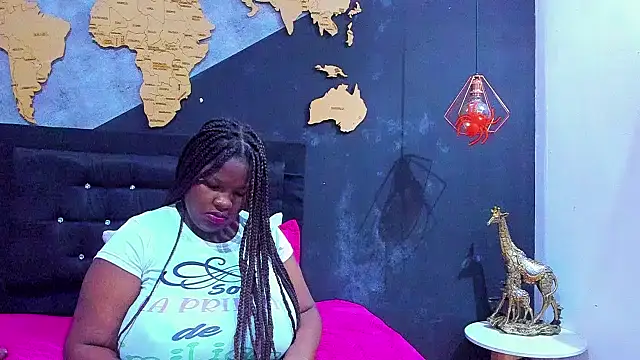 Snapshot of Maiam__Rossi chatting on 11.22.25 Maiam Rossi online show from 11.22.25