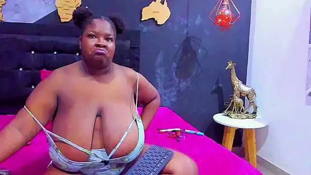 Snapshot of Maiam__Rossi chatting on 11.23.25 Maiam Rossi online show from 11.23.25