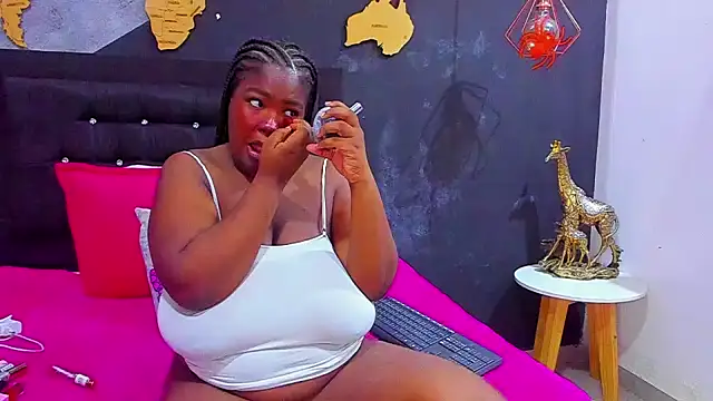 Snapshot of Maiam__Rossi chatting on 11.26.25 Maiam Rossi online show from 11.26.25