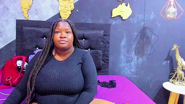 Snapshot of Maiam__Rossi chatting on 12.14.25 Maiam Rossi online show from 12.14.25