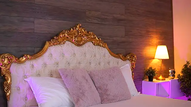 Snapshot of EllieRedd chatting on 10.13.25 EllieRedd online show from 10.13.25