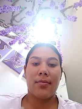 Snapshot of burbuja02 chatting on 09.26.25 burbuja02 online show from 09.26.25