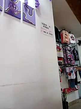 Snapshot of burbuja02 chatting on 10.29.25 burbuja02 online show from 10.29.25