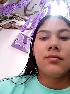 Snapshot of burbuja02 chatting on 10.30.25 burbuja02 online show from 10.30.25