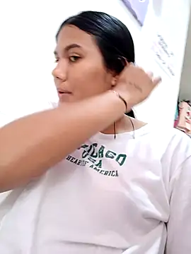 Snapshot of burbuja02 chatting on 11.05.25 burbuja02 online show from 11.05.25