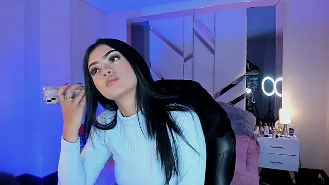 EmmaStonns online show from 01.08.26