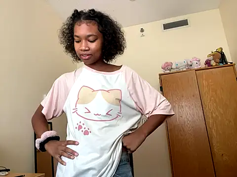 luvrgrllani online show from 09.10.25