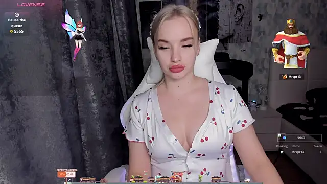 KiraKrox online show from 11.04.25