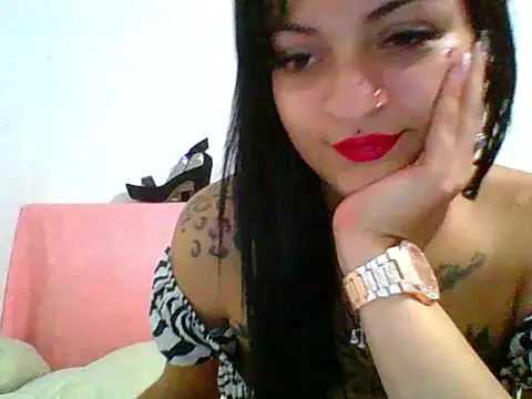 Snapshot of lexxie_emma chatting on 10.15.25 lexxie emma online show from 10.15.25