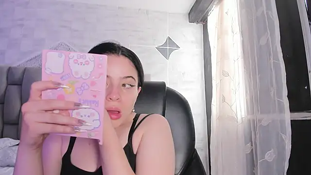 Snapshot of ChannelWhite_ chatting on 09.26.25 ChannelWhite online show from 09.26.25