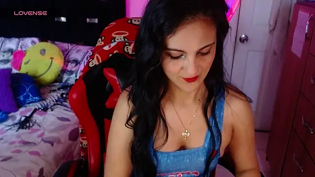 Snapshot of BasmaHernandez chatting on 05.27.26 BasmaHernandez online show from 05.27.26