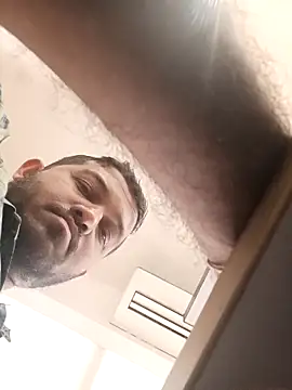 Snapshot of VJ17 chatting on 10.09.25 VJ17 online show from 10.09.25