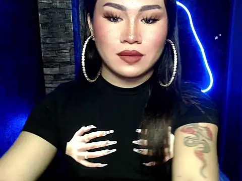 Snapshot of pretty_lassy chatting on 10.13.25 pretty lassy online show from 10.13.25