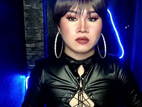 Snapshot of pretty_lassy chatting on 10.21.25 pretty lassy online show from 10.21.25