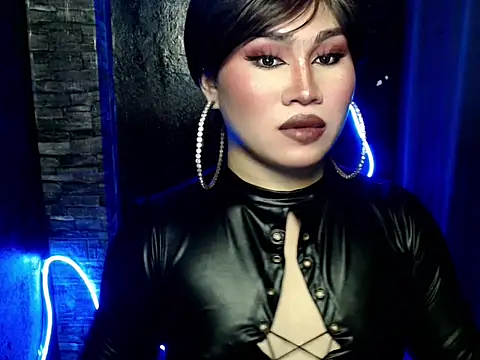 Snapshot of pretty_lassy chatting on 10.27.25 pretty lassy online show from 10.27.25