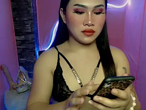 Snapshot of pretty_lassy chatting on 11.07.25 pretty lassy online show from 11.07.25