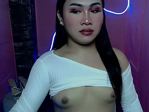 Snapshot of pretty_lassy chatting on 11.10.25 pretty lassy online show from 11.10.25