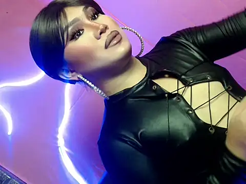 Snapshot of pretty_lassy chatting on 11.17.25 pretty lassy online show from 11.17.25