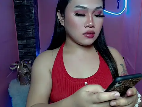 Snapshot of pretty_lassy chatting on 11.19.25 pretty lassy online show from 11.19.25