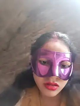 Snapshot of Hot_Alia04 chatting on 10.27.25 Hot Alia04 online show from 10.27.25