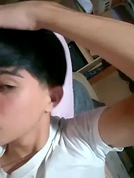 LUISSLEONN0958 online show from 09.10.25