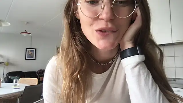 Scorpion Peach online show from 09.18.25