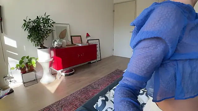 Scorpion Peach online show from 10.10.25