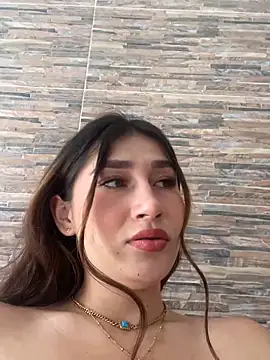 Isa Villamarin online show from 10.20.25